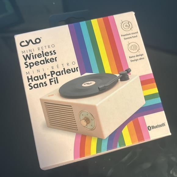 CYLO® Mini Retro Wireless Speaker - Picture 4 of 5